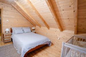 Postel nebo postele na pokoji v ubytování Brvnara Moj san - Log cabin My Dream