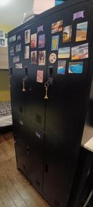 a black filing cabinet with pictures on it at Lit en dortoir pour homme chez l'habitant au Kremlin-Bicêtre in Le Kremlin-Bicêtre