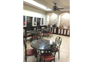 Restaurace v ubytování Weslaco Inn by Capital O Near Mercedes