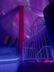 Fotografie z fotogalerie ubytování Sky Harmony Penthouse mit Wasserbett, Jacuzzi und Grill v destinaci Villingen-Schwenningen