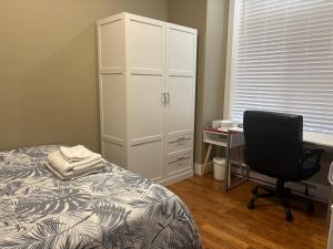 Ένα ή περισσότερα κρεβάτια σε δωμάτιο στο Guest room with private bath in Langford