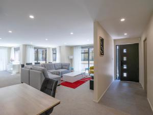 Khu vực ghế ngồi tại Architectural Retreat in Prestigious Whanganui