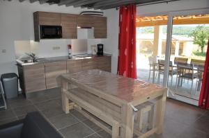 Köök või kööginurk majutusasutuses Villa Vallon Pont d'Arc