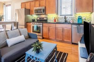 Η κουζίνα ή μικρή κουζίνα στο Walk to Caltrain! Studio in Dtwn San Mateo