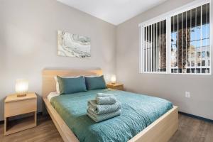 Postel nebo postele na pokoji v ubytování Luxurious & Spacious Place In The Heart Of Irvine + 27 fotografií