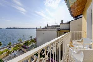 En balkon eller terrasse på MGH - Lake View Terrace Gardone
