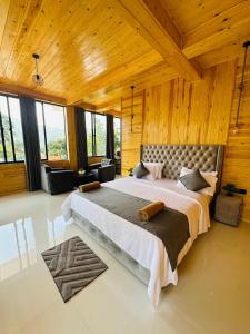 Postel nebo postele na pokoji v ubytování Mount Breeze Ella