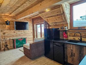 Η κουζίνα ή μικρή κουζίνα στο Apartament Koliba by Domki Tatry +8 φωτογραφίες