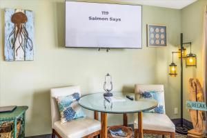 Χώρος καθιστικού στο Ground Floor Queen Studio - Ocean View - Pool and Hot Tub +26 φωτογραφίες