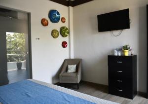 Μια τηλεόραση ή/και κέντρο ψυχαγωγίας στο Hotel La Ramonna Melaque