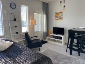 Μια τηλεόραση ή/και κέντρο ψυχαγωγίας στο Yksiö Mimosa