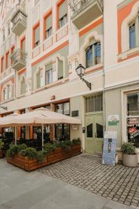 a building with an umbrella in front of it at Palatul Agoston Galgon in Timişoara