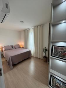 Ένα ή περισσότερα κρεβάτια σε δωμάτιο στο Apartamento próximo a Praia e ao Beto Carrero World