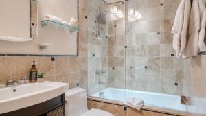 Koupelna v ubytování Manitou River House 113 by AvantStay A Location + 24 fotografií