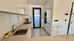 Φωτογραφία από το άλμπουμ του Sunset Waves I by Terreta Rentals σε Μπενιντόρμ