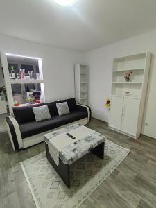 Imagen de la galería de DIVLJI RAJ USLUGA SMESTAJa, en Mali Mokri Lug 16 fotos más