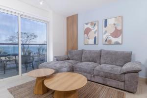 Χώρος καθιστικού στο Surfside Beach Front Suites by Playa Caracol Resorts