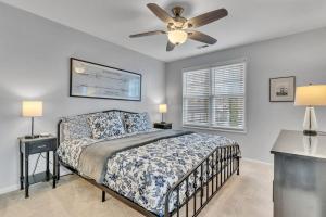 En eller flere senge i et værelse på Rising Sun Cottage 3 Bedroom 3 Bathroom