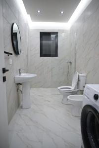 Ένα μπάνιο στο Urban Comfort Apartment