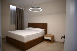 Ένα ή περισσότερα κρεβάτια σε δωμάτιο στο Urban Comfort Apartment