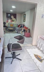 Χώρος καθιστικού στο CASA TOP de 2 quartos em TORRES-RS - na mais bela praia Gaúcha - Cozinha - Banheiro - Ar-condicionado split em cada quarto- Smart TV 32' - Wi-Fi- Estacionamento - Anfitriã Superhost no BnB