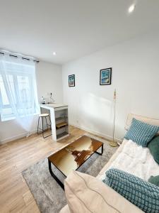 En eller flere senge i et værelse på Appartements meublés Brest centre