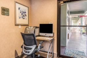 TV a/nebo společenská místnost v ubytování Boca By The Sea Hotel