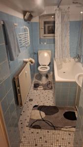 Koupelna v ubytování Zwei separate Zimmer im 1 OG Ideal für Montüeren oder Studenten WG + 16 fotografií