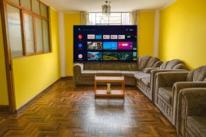 Μια τηλεόραση ή/και κέντρο ψυχαγωγίας στο Color Stay