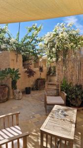 Κήπος έξω από το Suite Printemps Ryan