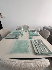a table with green napkins and utensils on it at Le Quatre in Avignon