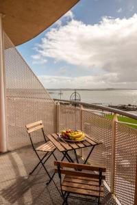 Balkón nebo terasa v ubytování Galway Bay Sea View Apartments