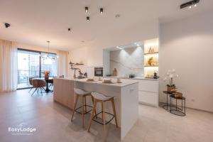 Køkken eller tekøkken på FORTESSE - Luxury apartment near the sea with parking