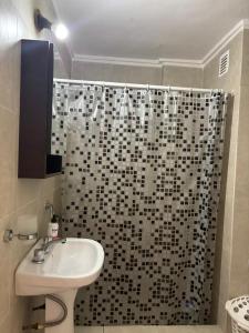 Ένα μπάνιο στο Apart familiar - pasos de Oroño - Cerca de todo!