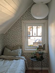 Ένα ή περισσότερα κρεβάτια σε δωμάτιο στο Lundenhuset 1917 - in the heart of Ulsteinvik