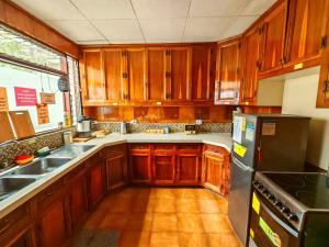 O bucătărie sau chicinetă la Chillout Hostel Barrio Escalante