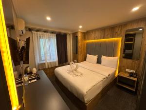 Ένα ή περισσότερα κρεβάτια σε δωμάτιο στο Anatolia Luxury Hotel