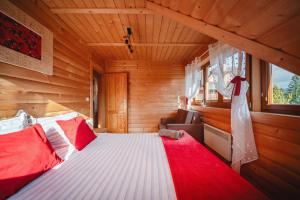 En eller flere senge i et værelse på Widokowe Domki Kościelisko