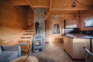 Køkken eller tekøkken på Widokowe Domki Kościelisko