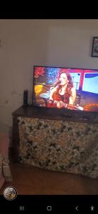 Et tv og/eller underholdning på Casa promoção Caraguatatuba