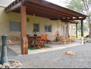 Το κτήριο όπου στεγάζεται  η παραθεριστική κατοικία +12 φωτογραφίες