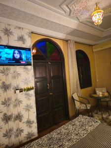 TV a/nebo společenská místnost v ubytování Riad Hostel ADI + 82 fotografií