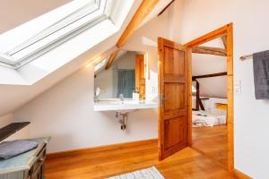 Ένα μπάνιο στο Zum Alten Kuhstall - Großes Landhaus mit Sauna & viel Privatsphäre +74 φωτογραφίες