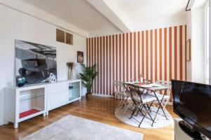 Η κουζίνα ή μικρή κουζίνα στο Spacious and bright house near Cannes