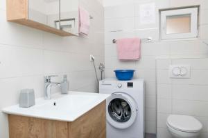 Et badeværelse på Apartments Jase + 37 billeder