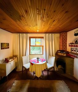 Et opholdsområde på Refúgio com Cachoeira e Jacuzza