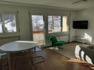 Μια τηλεόραση ή/και κέντρο ψυχαγωγίας στο Big studio, just renovated, great views, with free parking