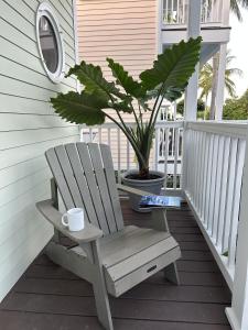Un balcon sau o terasă la Seas the Keys Getaway