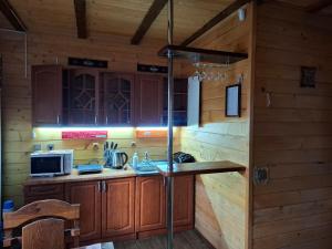 Kuchyň nebo kuchyňský kout v ubytování Guest House Pisnya Karpat + 53 fotografií