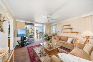 Et tv og/eller underholdning på Royal Kahana 701 · RK 701 Spacious OceanFront 2BD w Pool AC